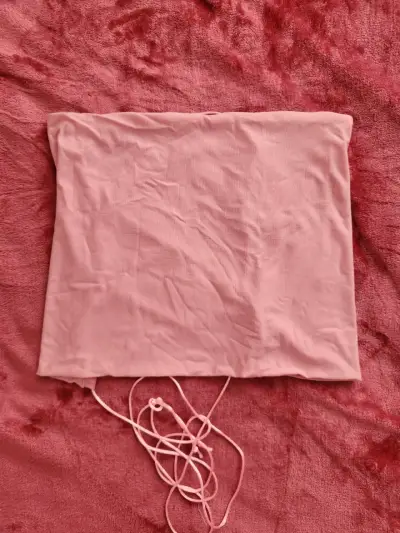 Top rosado con diseño de cordones - miniatura 1