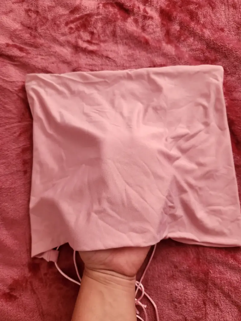Top rosado con diseño de cordones - 2