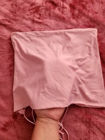Top rosado con diseño de cordones - miniatura 2