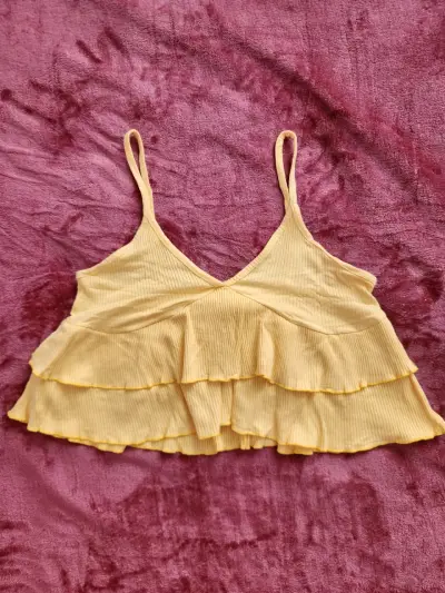 Top amarillo de tirantes con volantes para mujer - miniatura 1