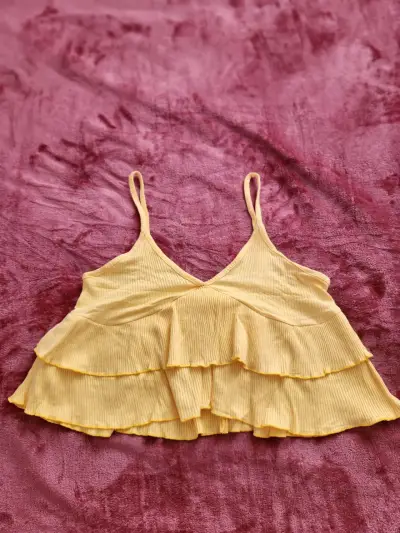 Top amarillo de tirantes con volantes para mujer - miniatura 2