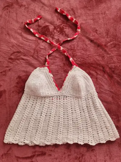 Top tejido a crochet blanco con tirantes fuccia - miniatura 1