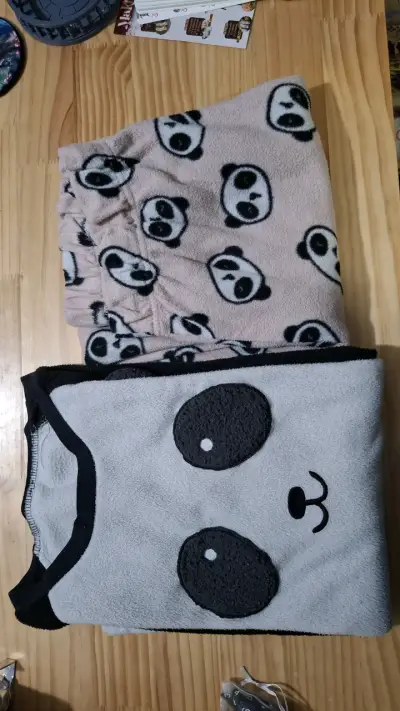 Pijama de polar con diseño de pandas - miniatura 1