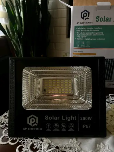 Luz Solar 200W con Panel y Control Remoto - miniatura 2