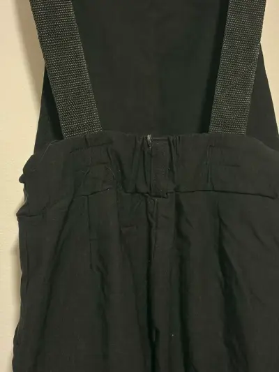 Overol negro unisex con tirantes ajustables - miniatura 3