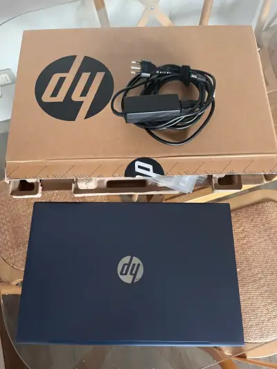 Laptop HP Pavilion 15 con Intel Core i5 Notebook - miniatura 3