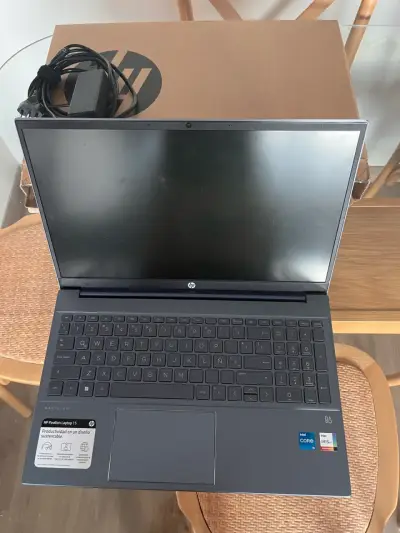 Laptop HP Pavilion 15 con Intel Core i5 Notebook - miniatura 4