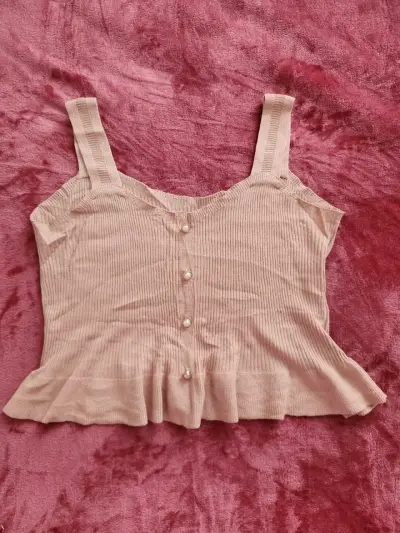 Top de tirantes beige con botones Shein - miniatura 1