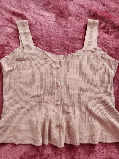 Top de tirantes beige con botones Shein - miniatura 2