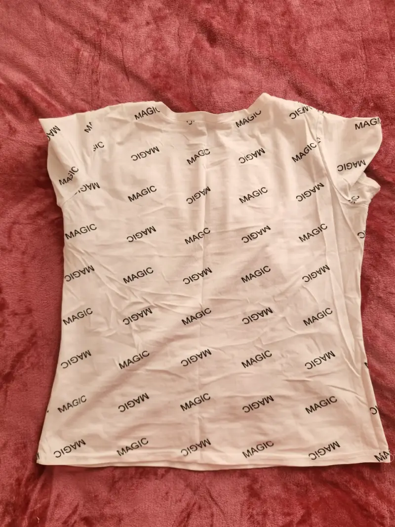 Polera blanca con estampado Magic para mujer - 2