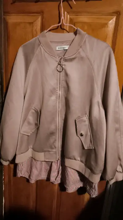 Chaqueta bomber con bordado de cisne - miniatura 1