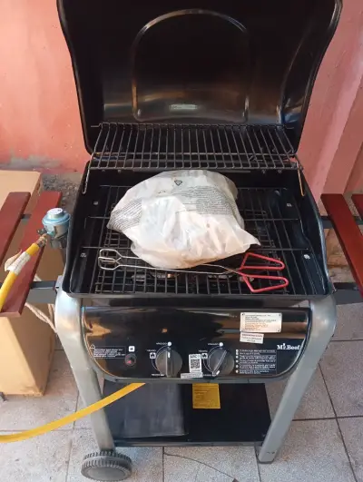 Parrilla a gas con dos quemadores y mesas laterales - miniatura 2
