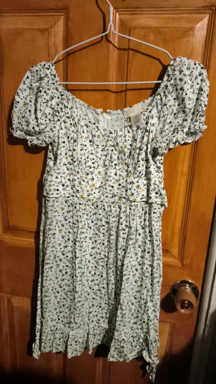 Vestido floral blanco con mangas abullonadas - 1
