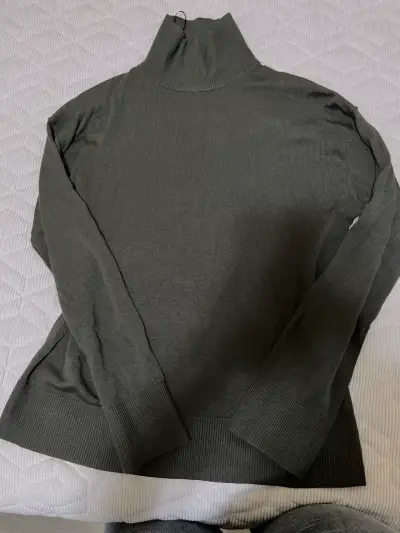 Suéter de cuello alto verde H&M para mujer - miniatura 1