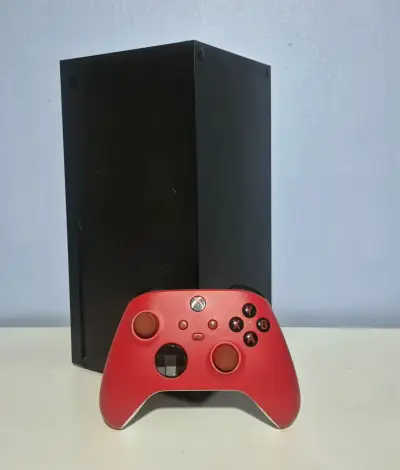Consola Xbox Series X con control rojo - miniatura 2