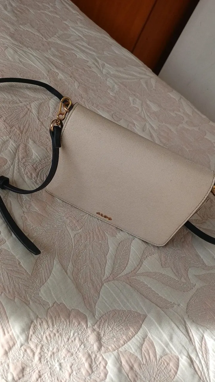 Cartera beige con correa ajustable - 3