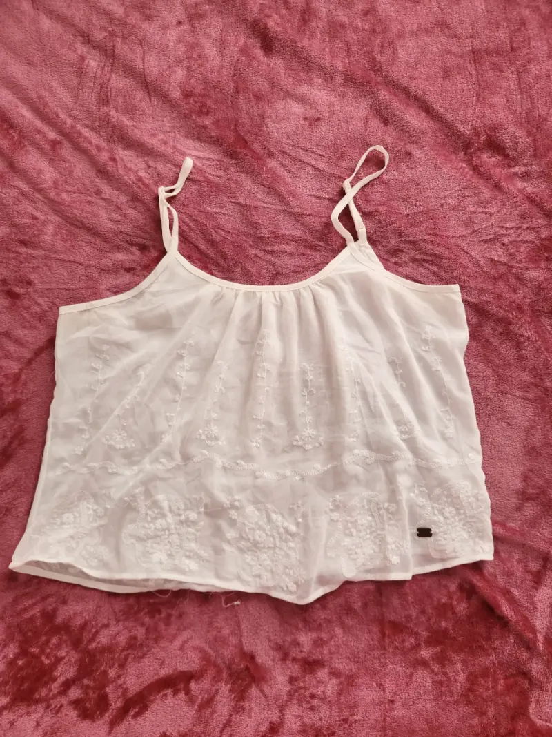 Blusa Blanca de Tirantes con Bordado Floral transp - 1