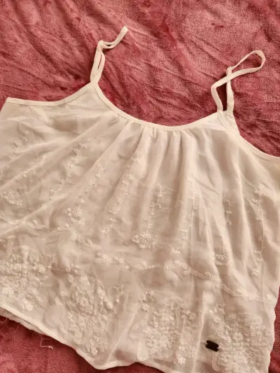 Blusa Blanca de Tirantes con Bordado Floral transp - miniatura 3