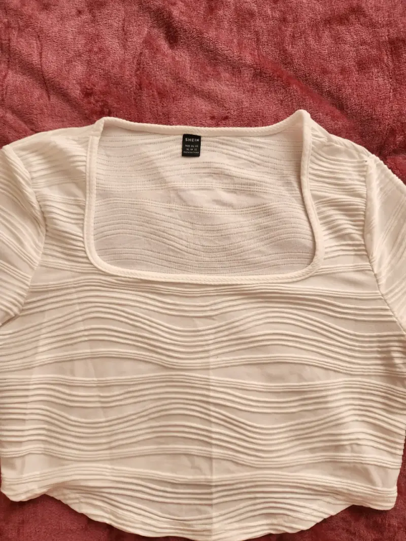Top corto blanco con textura de manga larga - 2