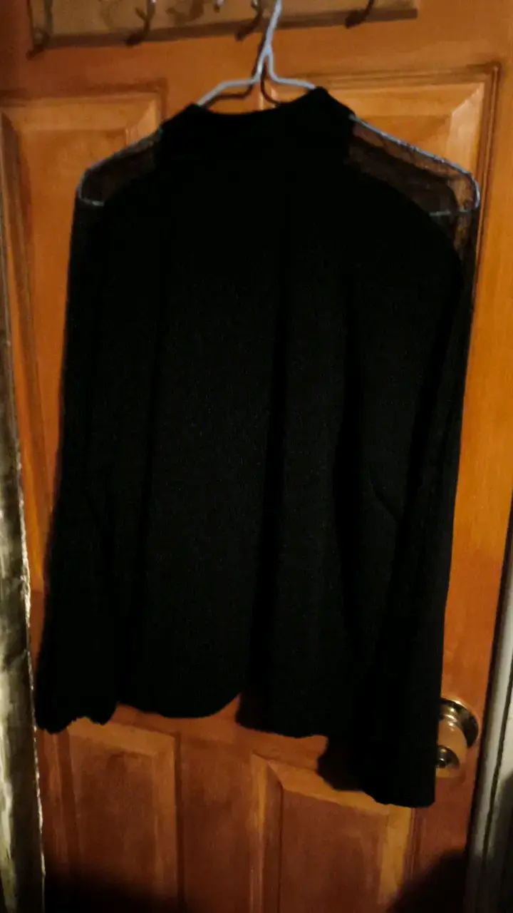 Chaqueta negra con encaje para mujer - 3