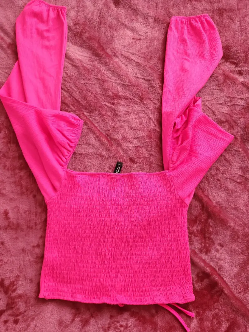 Blusa fucsia con mangas abullonadas - 4