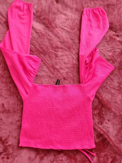 Blusa fucsia con mangas abullonadas - miniatura 4