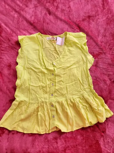 Blusa verde limon sin mangas para mujer - miniatura 2
