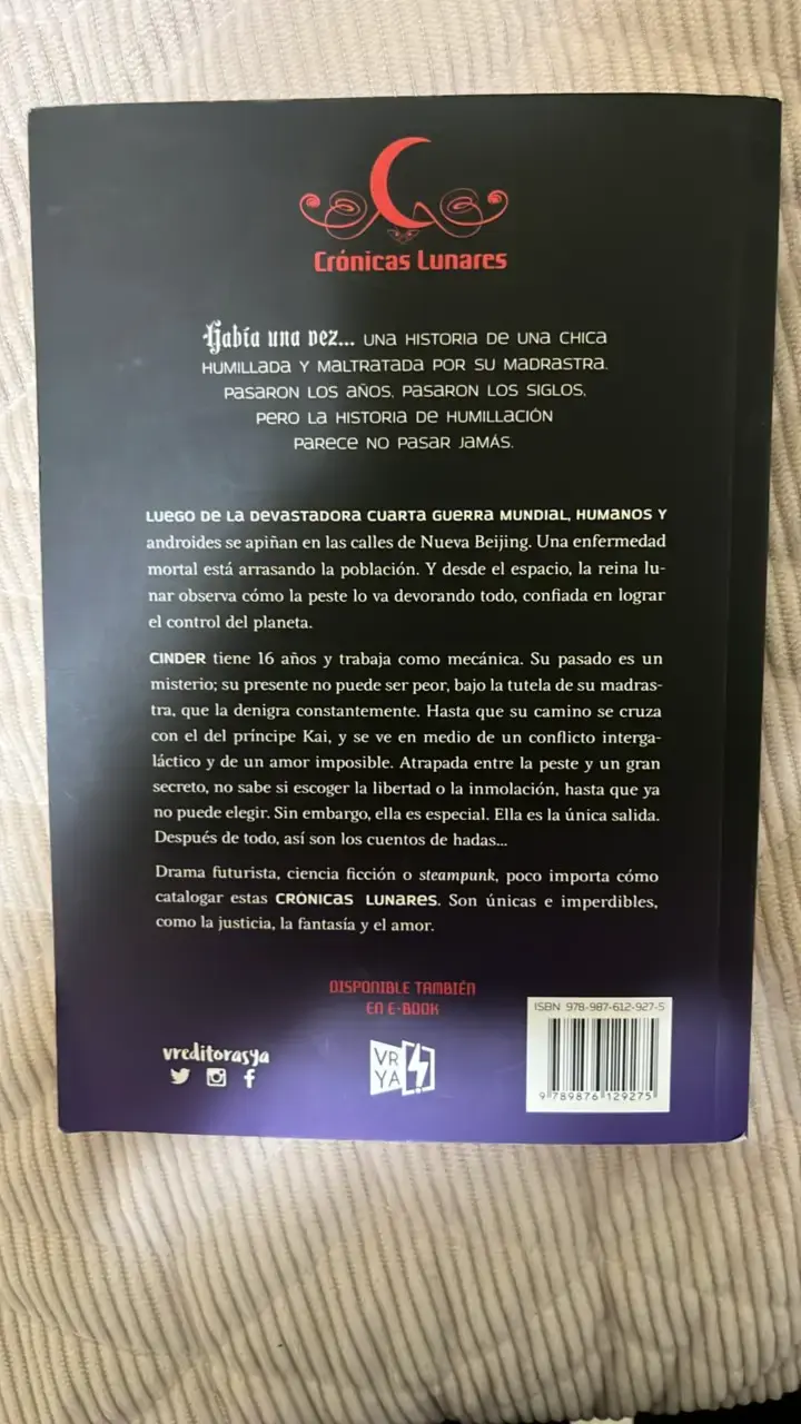 Libro Cinder Crónicas Lunares de Marissa Meyer - 2
