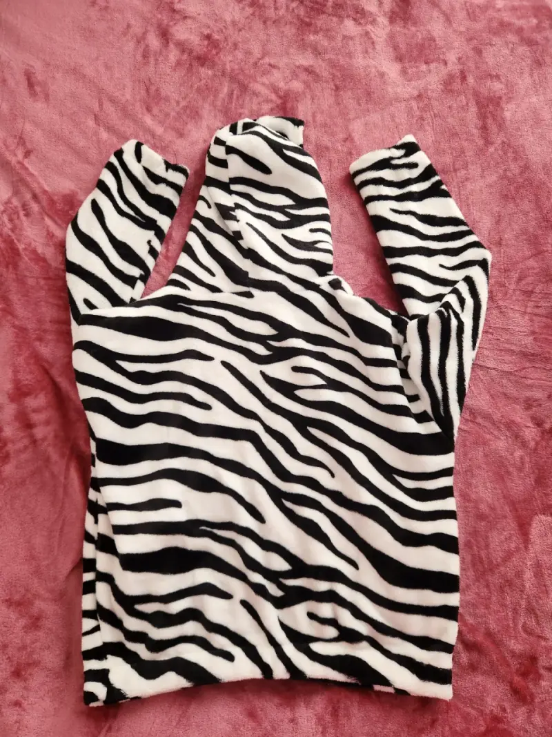 Polerón con capucha estampado cebra para mujer - 3