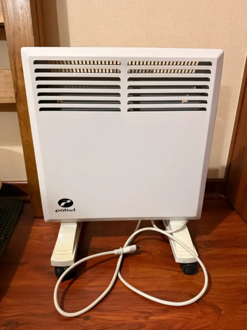 Calefactor eléctrico Pabst blanco con ruedas