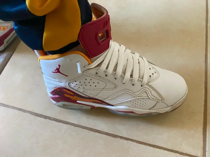 Zapatillas deportivas Air Jordan blancas y rojas - 5