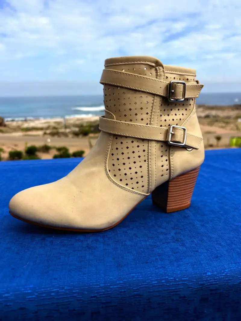 Botines de cuero beige con hebillas - 2