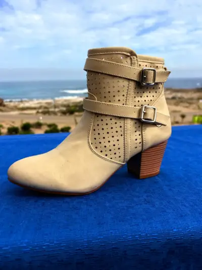 Botines de cuero beige con hebillas - miniatura 2