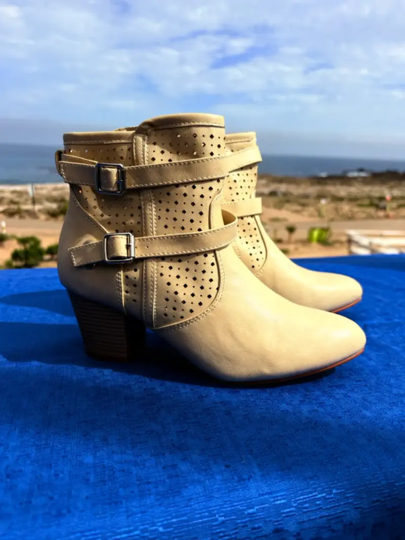 Botines de cuero beige con hebillas - 4