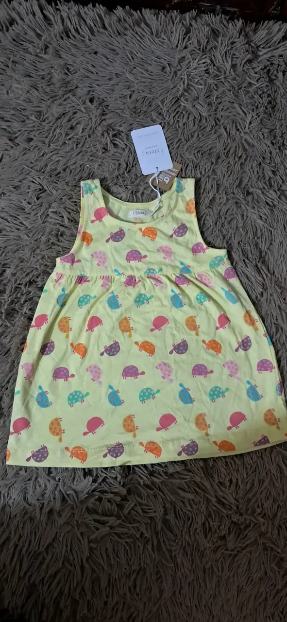 Vestido infantil amarillo con estampado de tortugas - 2