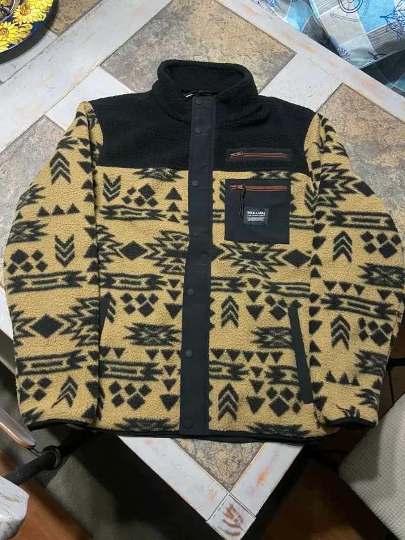 Chaqueta de lana polar Wild Lama con diseño tribal - 1