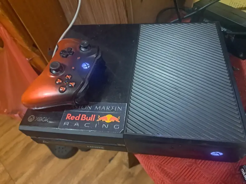 Consola Xbox One con Control Red Bull Racing - 1