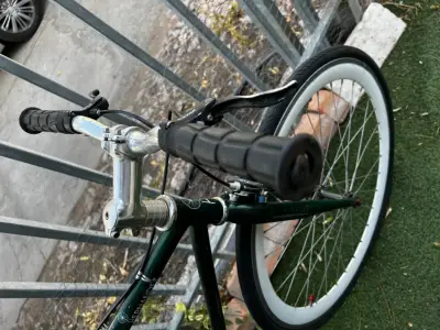 Bicicleta Hernández verde con asiento marrón - miniatura 3