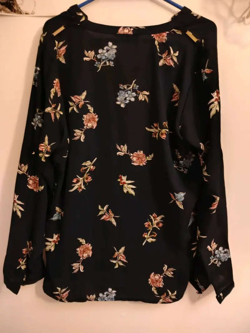Blusa floral negra de manga larga Viaressa - 1
