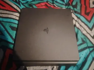 Playstation 4 buen estado con 2 controles y FC24 - miniatura 3
