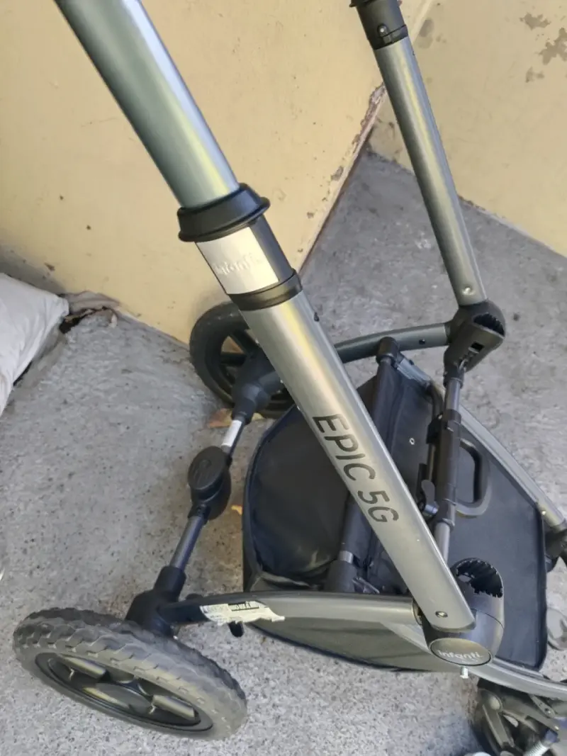 Coche de bebé Infanti Epic 5G gris - 1