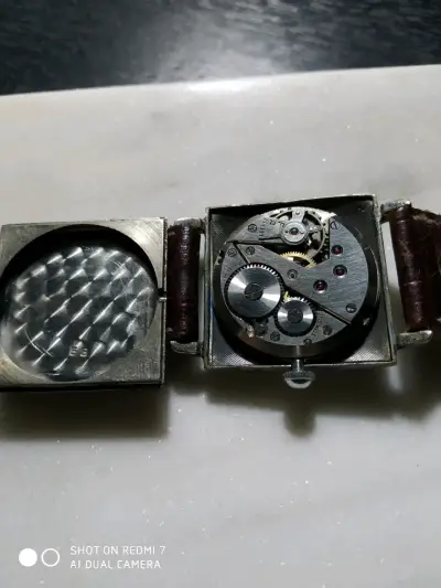Reloj vintage Malbek de pulsera cuadrado - miniatura 4