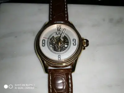 Reloj automático con correa de cuero marrón - miniatura 1