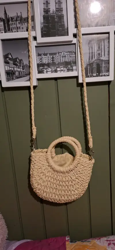 Cartera de paja tejida con asa redonda - miniatura 1