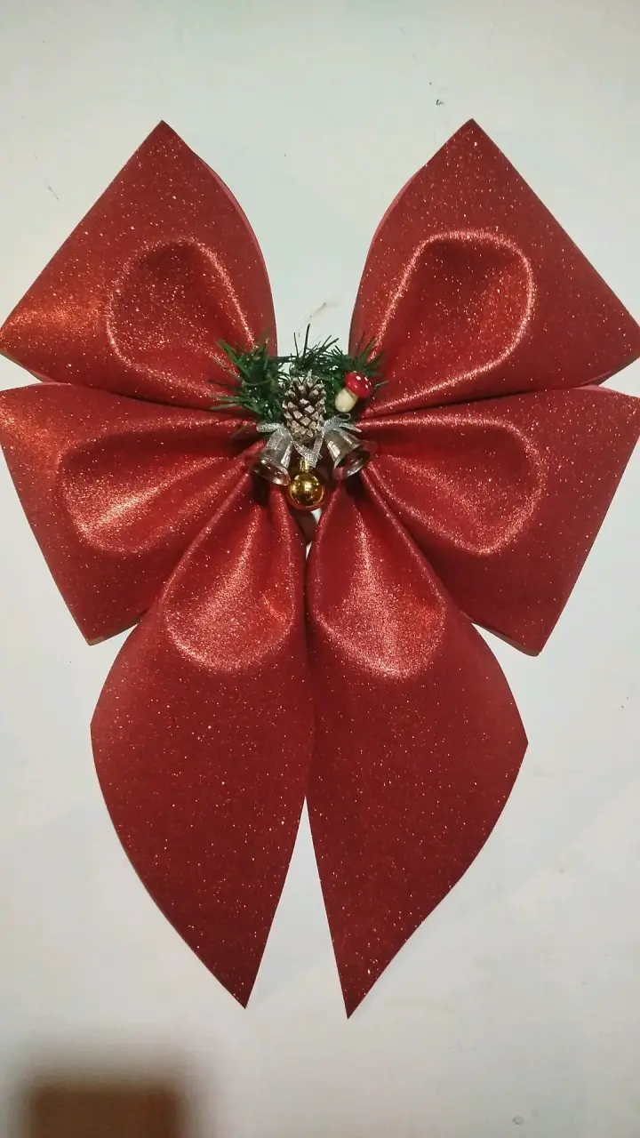 Moño navideño rojo con campanas decorativas