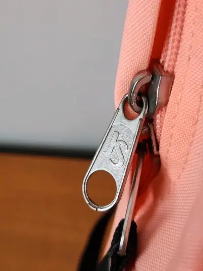 Mochila Jansport rosa claro con amplio compartimento - miniatura 4