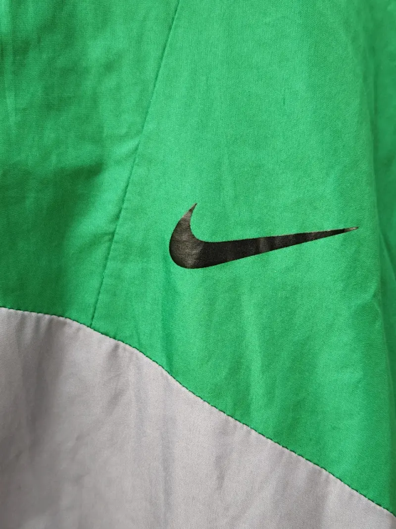 Chaqueta deportiva Nike verde y gris - 4