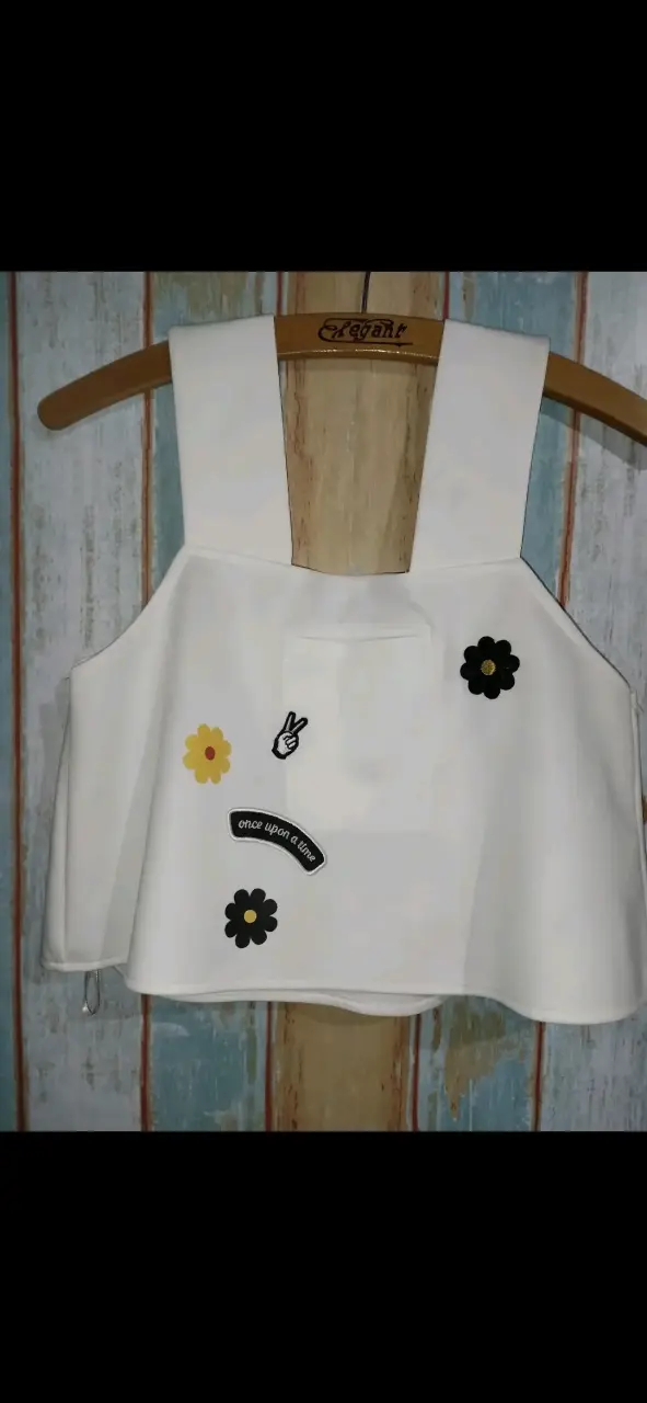 Top blanco con parches decorativos zara - 1