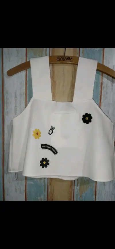 Top blanco con parches decorativos zara - miniatura 1