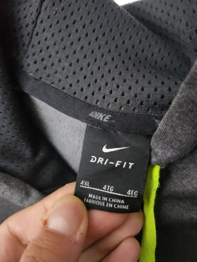 Polerón Nike Dri-Fit con capucha gris y logo amar - 4